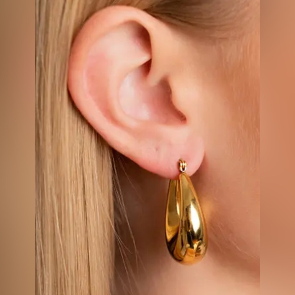 Gold Sella Hoop MKYNZE